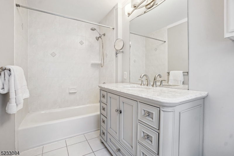 Buy house in Edgewater 
